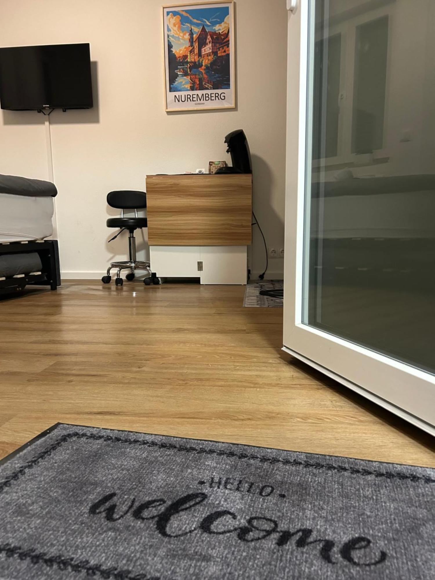 Modernesminizimmer-Stadtnah-Selfcheckin-Parkplatz Neurenberg Buitenkant foto